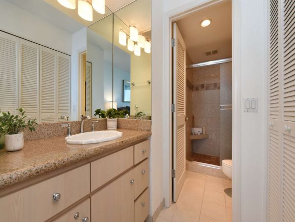 One Bedroom Beach Vacation Condo with Amazing Views Sleeps 4