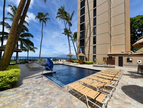 One Bedroom Beach Vacation Condo with Amazing Views Sleeps 4