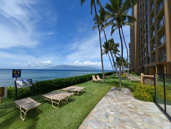 One Bedroom Beach Vacation Condo with Amazing Views Sleeps 4