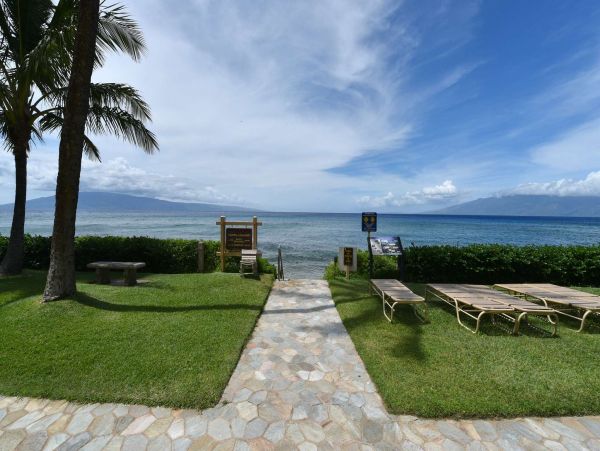One Bedroom Beach Vacation Condo with Amazing Views Sleeps 4