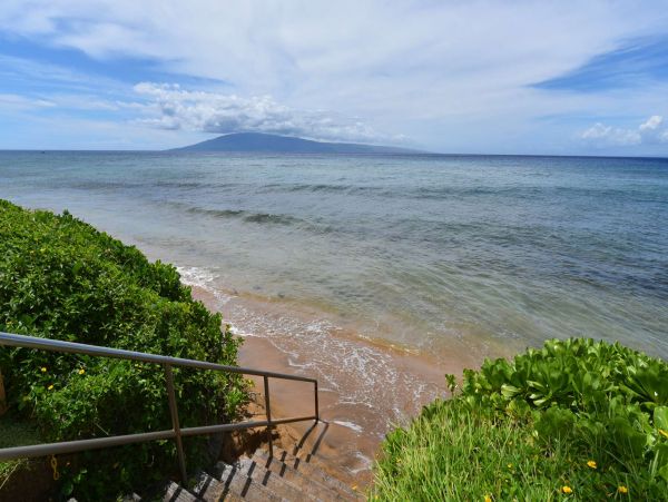 One Bedroom Beach Vacation Condo with Amazing Views Sleeps 4