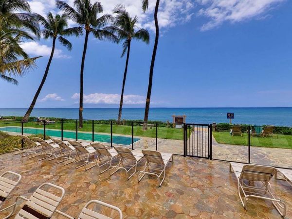 One Bedroom Beach Vacation Condo with Amazing Views Sleeps 4