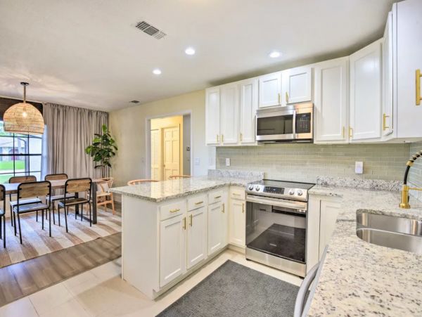 Three Bedroom Charming Vacation Home in Bradenton Beach