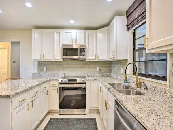 Three Bedroom Charming Vacation Home in Bradenton Beach