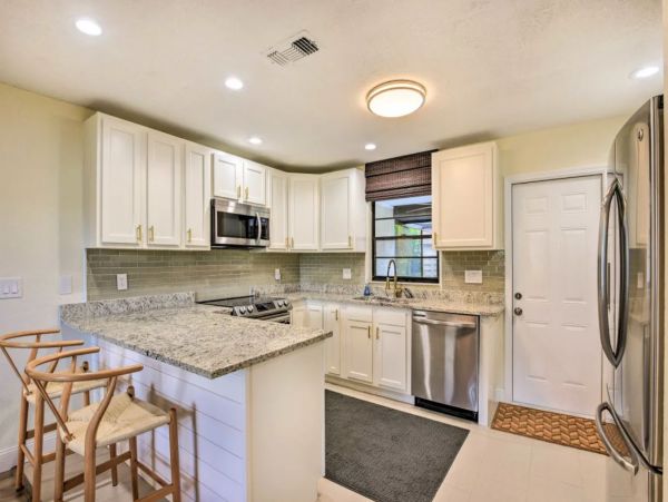 Three Bedroom Charming Vacation Home in Bradenton Beach