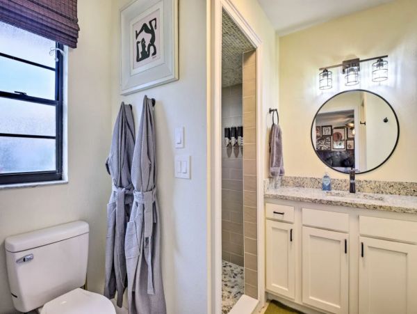 Three Bedroom Charming Vacation Home in Bradenton Beach