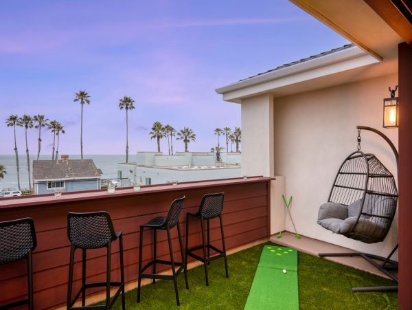 Four Bedroom Gorgeous Vacation Beach Home in San Diego