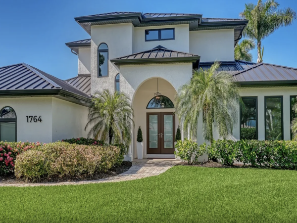 Waterfront with direct access to intercoastal