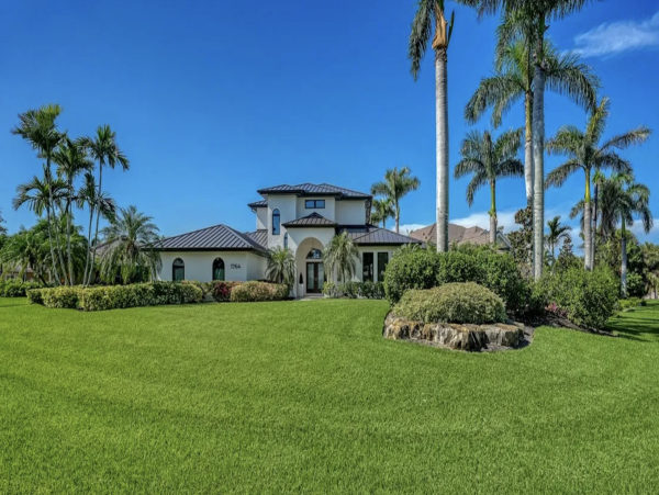 Waterfront with direct access to intercoastal