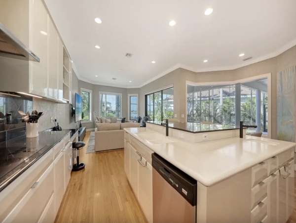 Waterfront with direct access to intercoastal