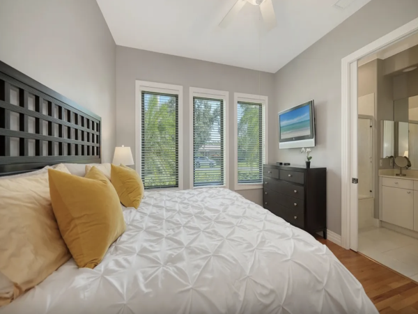 Waterfront with direct access to intercoastal