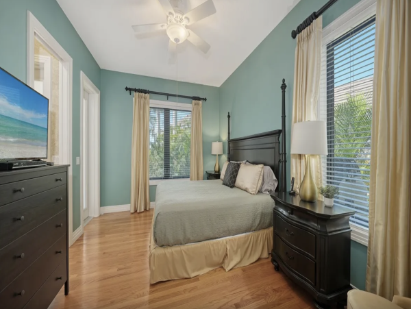 Waterfront with direct access to intercoastal