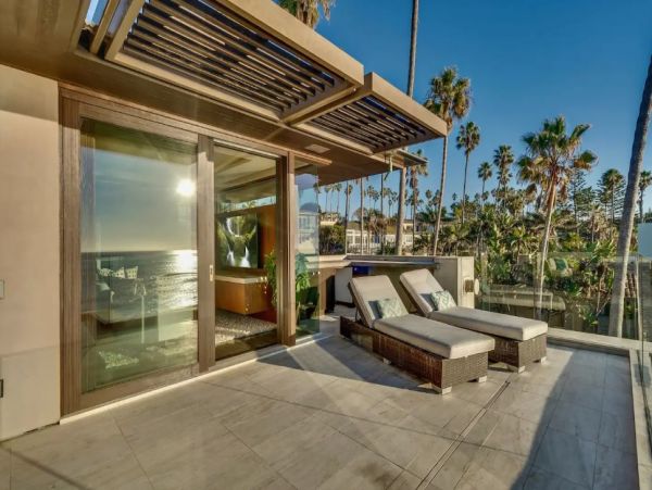 Stunning Four Bedroom Beach Home with Full Ocean Views