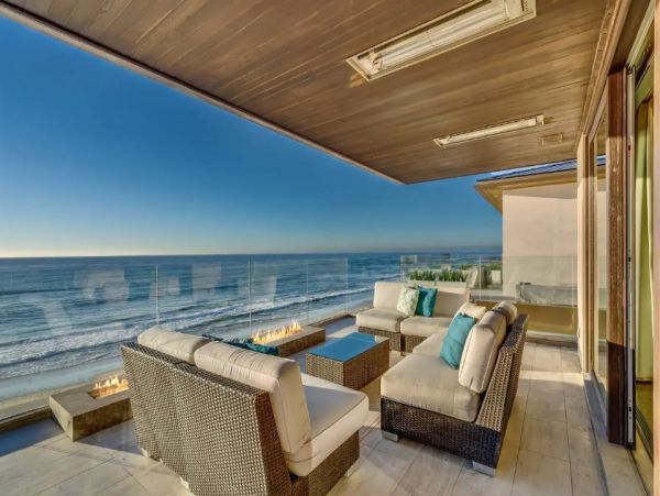 Stunning Four Bedroom Beach Home with Full Ocean Views