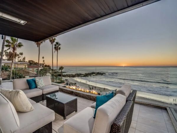 Stunning Four Bedroom Beach Home with Full Ocean Views