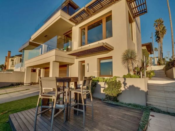 Stunning Four Bedroom Beach Home with Full Ocean Views