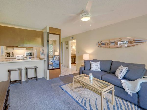 One Bedroom Charming Vacation Condo in Kapa'a Walk to Beach