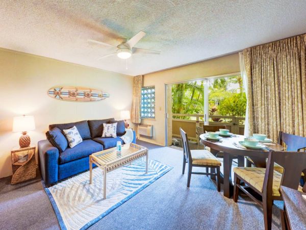 One Bedroom Charming Vacation Condo in Kapa'a Walk to Beach