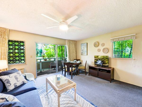 One Bedroom Charming Vacation Condo in Kapa'a Walk to Beach