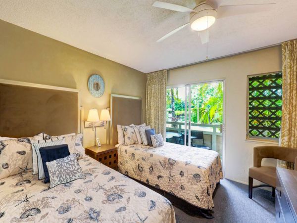 One Bedroom Charming Vacation Condo in Kapa'a Walk to Beach