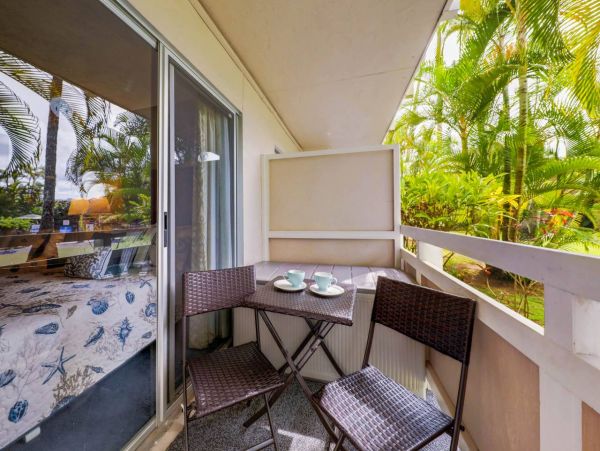One Bedroom Charming Vacation Condo in Kapa'a Walk to Beach