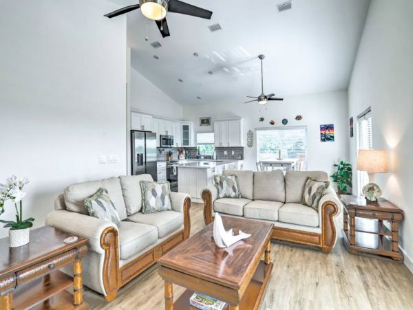 Tampa Gorgeous Vacation Duplex Sleeps 6 Guests