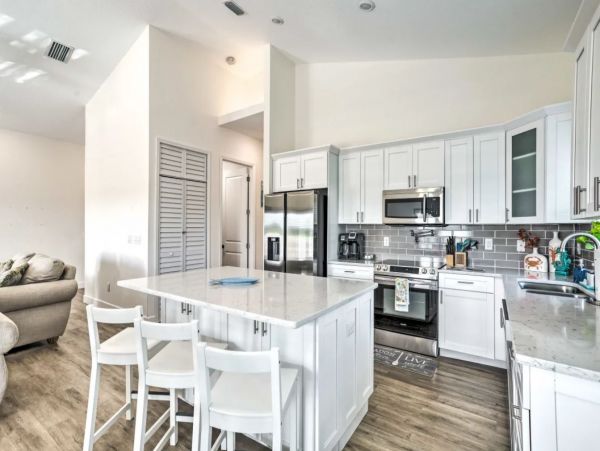 Tampa Gorgeous Vacation Duplex Sleeps 6 Guests