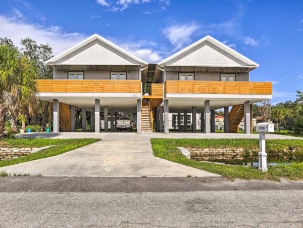 Tampa Gorgeous Vacation Duplex Sleeps 6 Guests