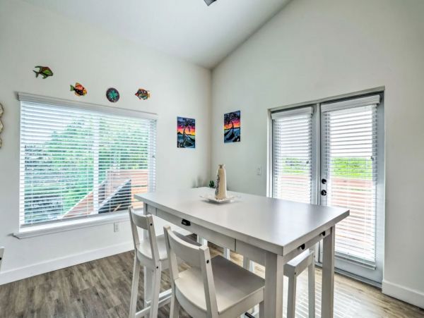 Tampa Gorgeous Vacation Duplex Sleeps 6 Guests
