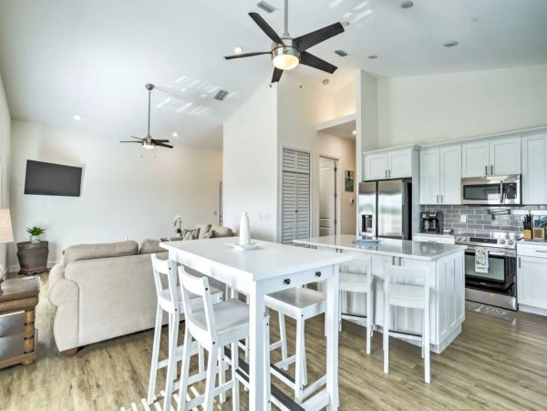 Tampa Gorgeous Vacation Duplex Sleeps 6 Guests