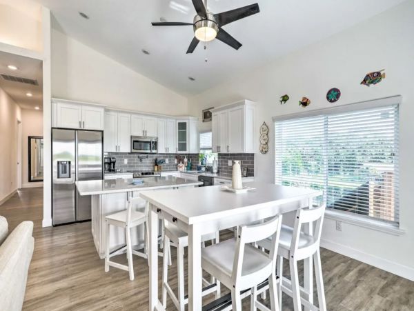 Tampa Gorgeous Vacation Duplex Sleeps 6 Guests