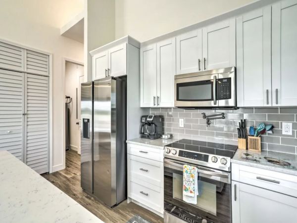 Tampa Gorgeous Vacation Duplex Sleeps 6 Guests