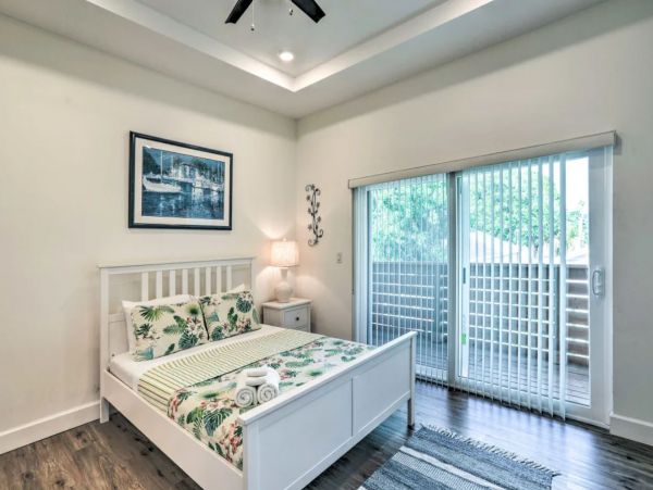 Tampa Gorgeous Vacation Duplex Sleeps 6 Guests