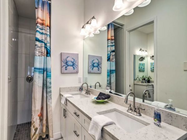 Tampa Gorgeous Vacation Duplex Sleeps 6 Guests
