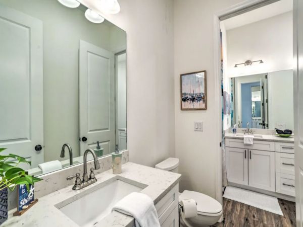 Tampa Gorgeous Vacation Duplex Sleeps 6 Guests