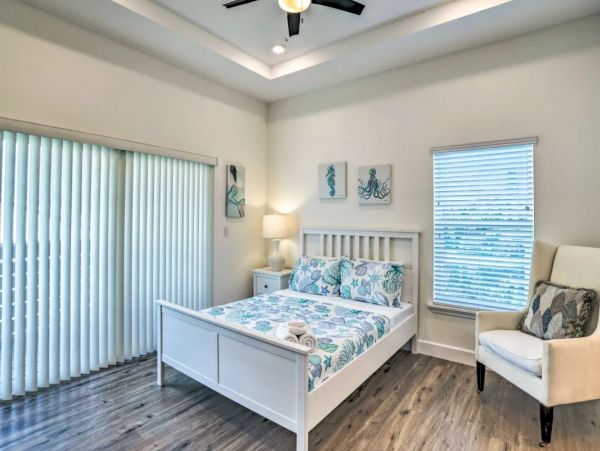 Tampa Gorgeous Vacation Duplex Sleeps 6 Guests
