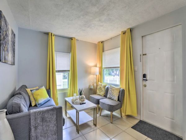 Two Bedroom Vacation Home in Sarasota Sleeps 4
