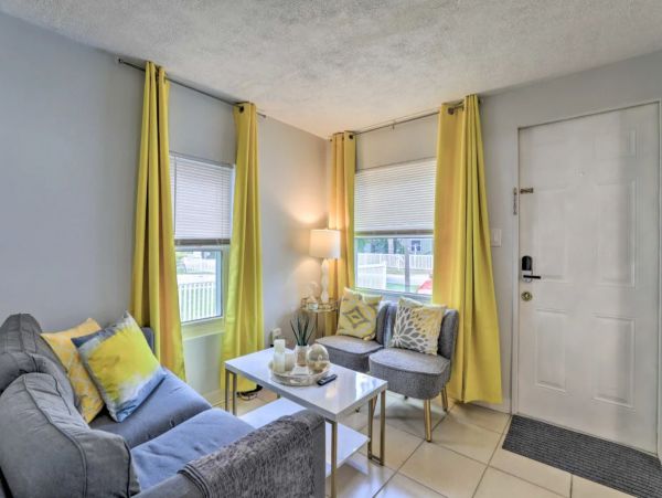 Two Bedroom Vacation Home in Sarasota Sleeps 4