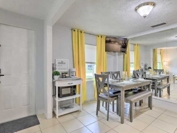 Two Bedroom Vacation Home in Sarasota Sleeps 4