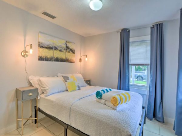 Two Bedroom Vacation Home in Sarasota Sleeps 4