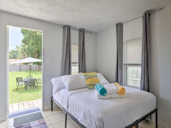 Two Bedroom Vacation Home in Sarasota Sleeps 4