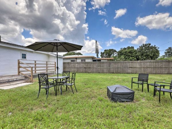 Two Bedroom Vacation Home in Sarasota Sleeps 4
