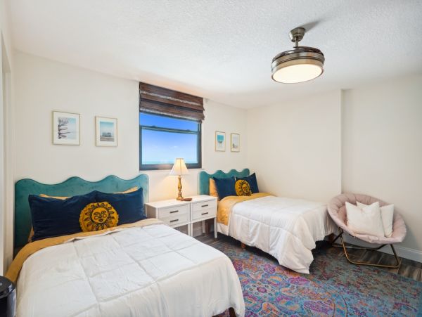 Lovely Oceanfront 2 Bedroom Condo in Madeira Beach