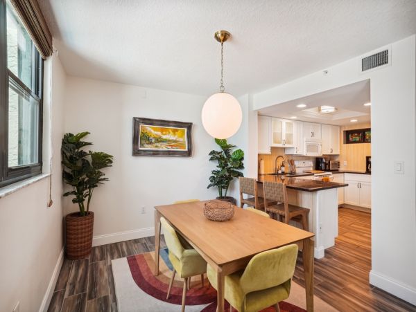 Lovely Oceanfront 2 Bedroom Condo in Madeira Beach
