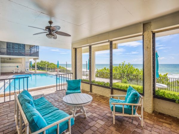 Lovely Oceanfront 2 Bedroom Condo in Madeira Beach