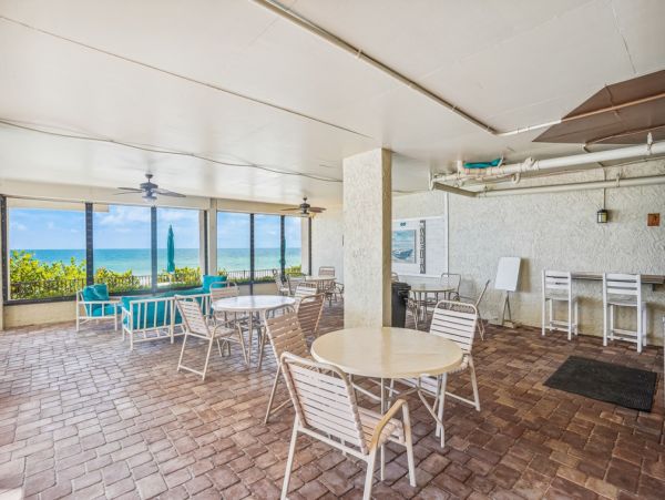 Lovely Oceanfront 2 Bedroom Condo in Madeira Beach