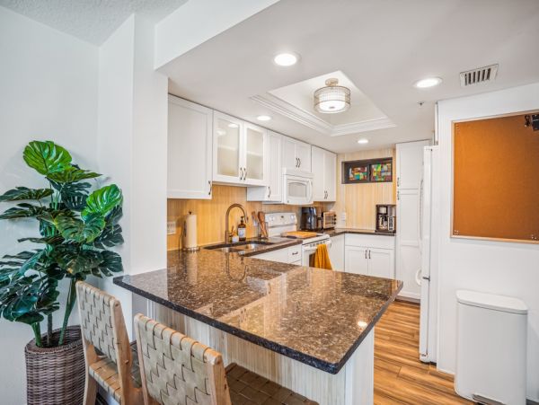 Lovely Oceanfront 2 Bedroom Condo in Madeira Beach