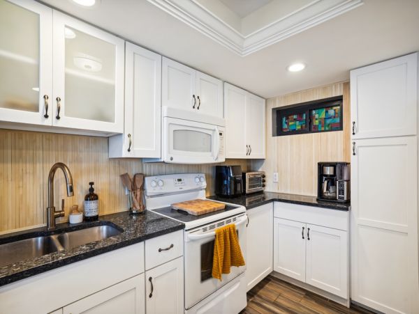 Lovely Oceanfront 2 Bedroom Condo in Madeira Beach