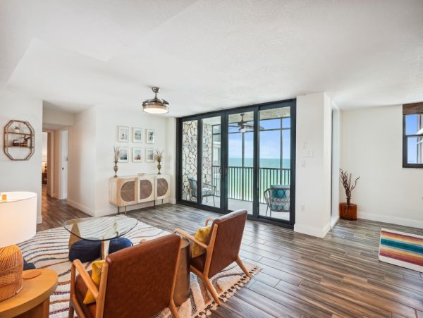 Lovely Oceanfront 2 Bedroom Condo in Madeira Beach