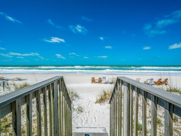 Lovely Oceanfront 2 Bedroom Condo in Madeira Beach
